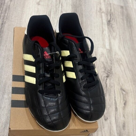 Adidas Black and Cream Soccer Shoes 5.5 YOUTH  NEW - Picture 1 of 5